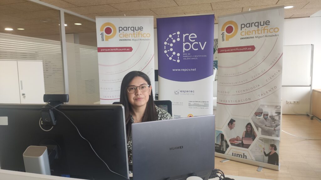 El encuentro estuvo moderado por la técnica del Área de Desarrollo Empresarial del PCUMH, Fresia Herrera